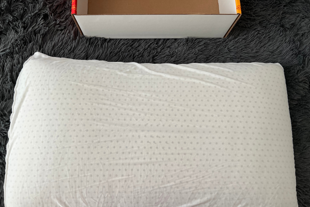 Juvea Pillow and box